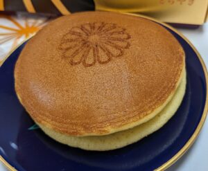 皇居外苑 どら焼き　上品な甘さ絶品！人気の和菓子を頂きました。